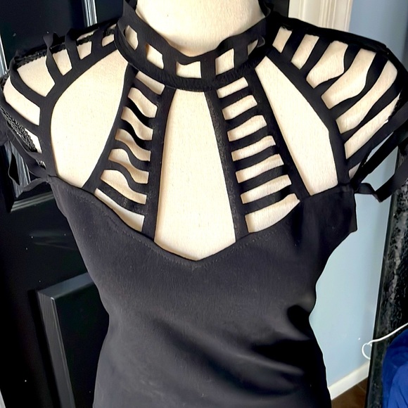 Black caged top 🖤 - Picture 2 of 4